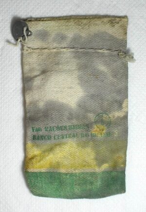Saco de Pano Lacrado Original do Banco Central com 50 Moedas da "FAO" - Alimentos para o Mundo, contendo diversos valores de 1,2,5 Centavos período de 1975-1978 - Flor de Cunho / Peças escassas / m440.2
