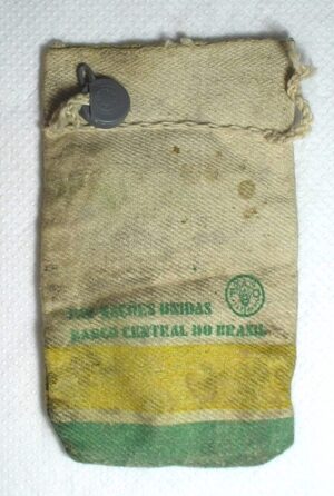 Saco de Pano Lacrado Original do Banco Central com 50 Moedas da "FAO" - Alimentos para o Mundo, contendo diversos valores de 1,2,5 Centavos período de 1975-1978 - Flor de Cunho / Peças escassas / m440.6