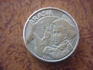 10 CENTAVOS REAL 2012 COM SOBRA DE METAL .