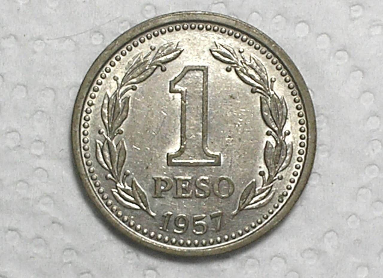Argentina) 1 Peso - 1957 / Ni/St / Sob / box56