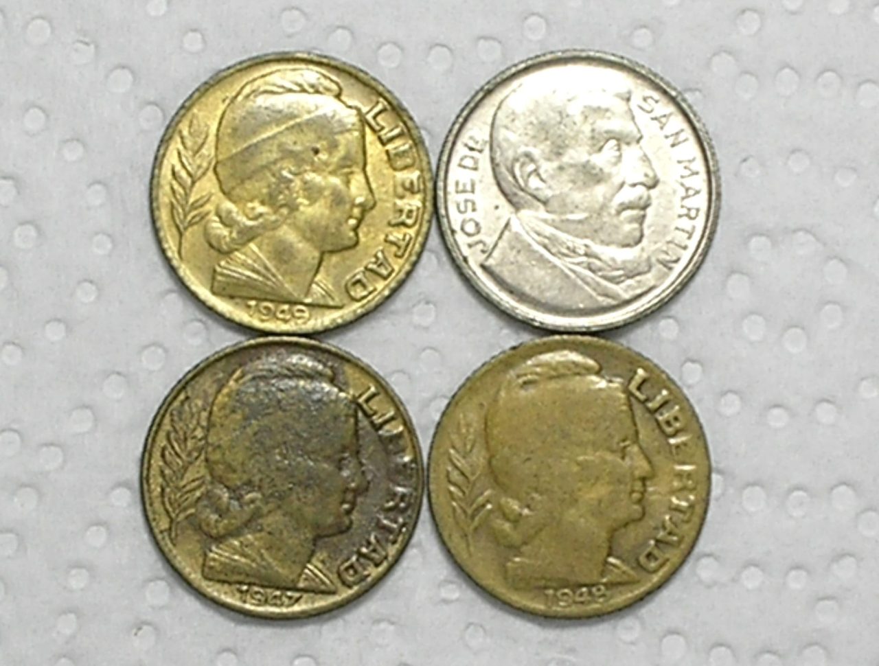 Argentina) 5 Centavos - 1947/1948/1949/1950 / Br/Al-Ni / box56