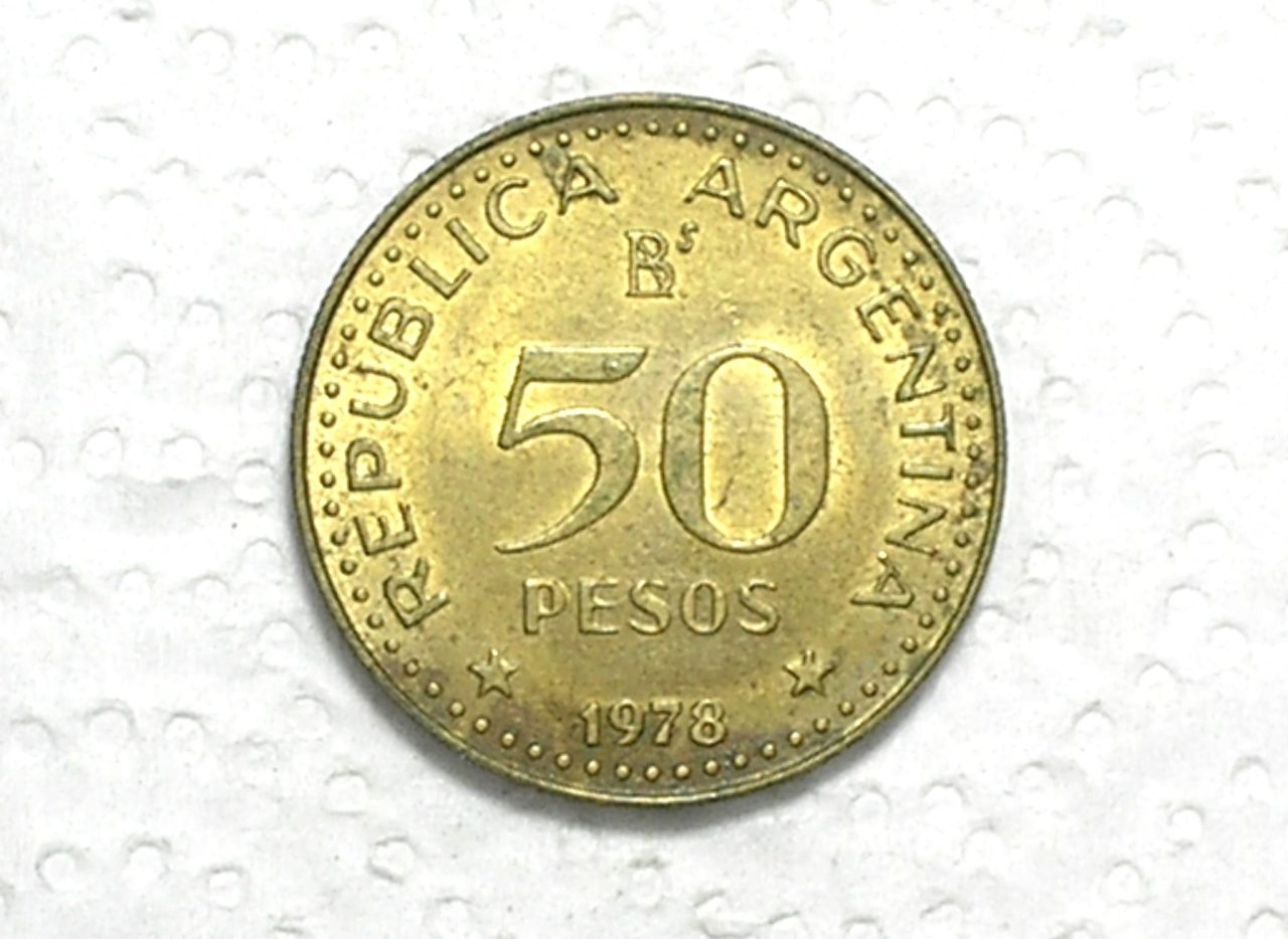 Argentina) 50 Pesos - 1978. / Bz/Al/ Flor de cunho / box56