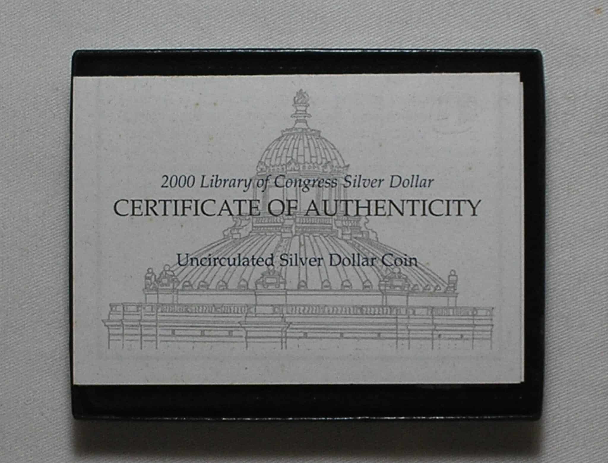 Usa) Estojo 1 Dollar - 2000-P "Comemorativa ao bicentenário da Biblioteca do congresso" / Uncirculated / Prata .900 / cod. ems.2 Usa) Estojo 1 Dollar - 2000-P "Comemorativa ao bicentenário da Biblioteca do congresso" / Uncirculated / Prata .900 / cod. ems.2