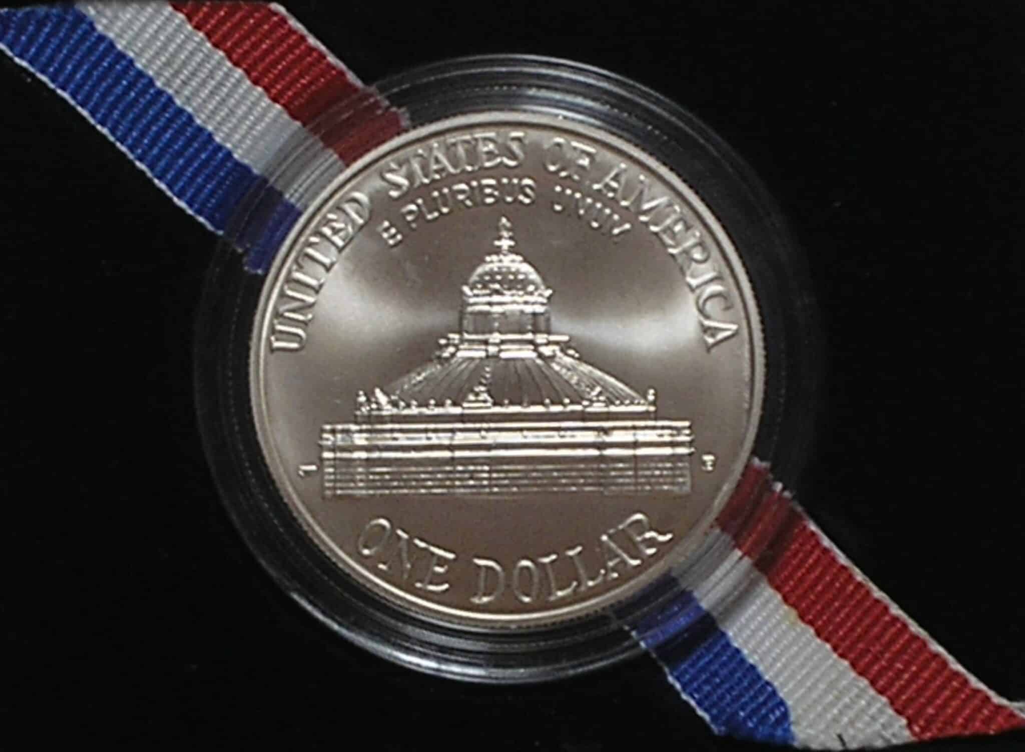 Usa) Estojo 1 Dollar - 2000-P "Comemorativa ao bicentenário da Biblioteca do congresso" / Uncirculated / Prata .900 / cod. ems.2 Usa) Estojo 1 Dollar - 2000-P "Comemorativa ao bicentenário da Biblioteca do congresso" / Uncirculated / Prata .900 / cod. ems.2