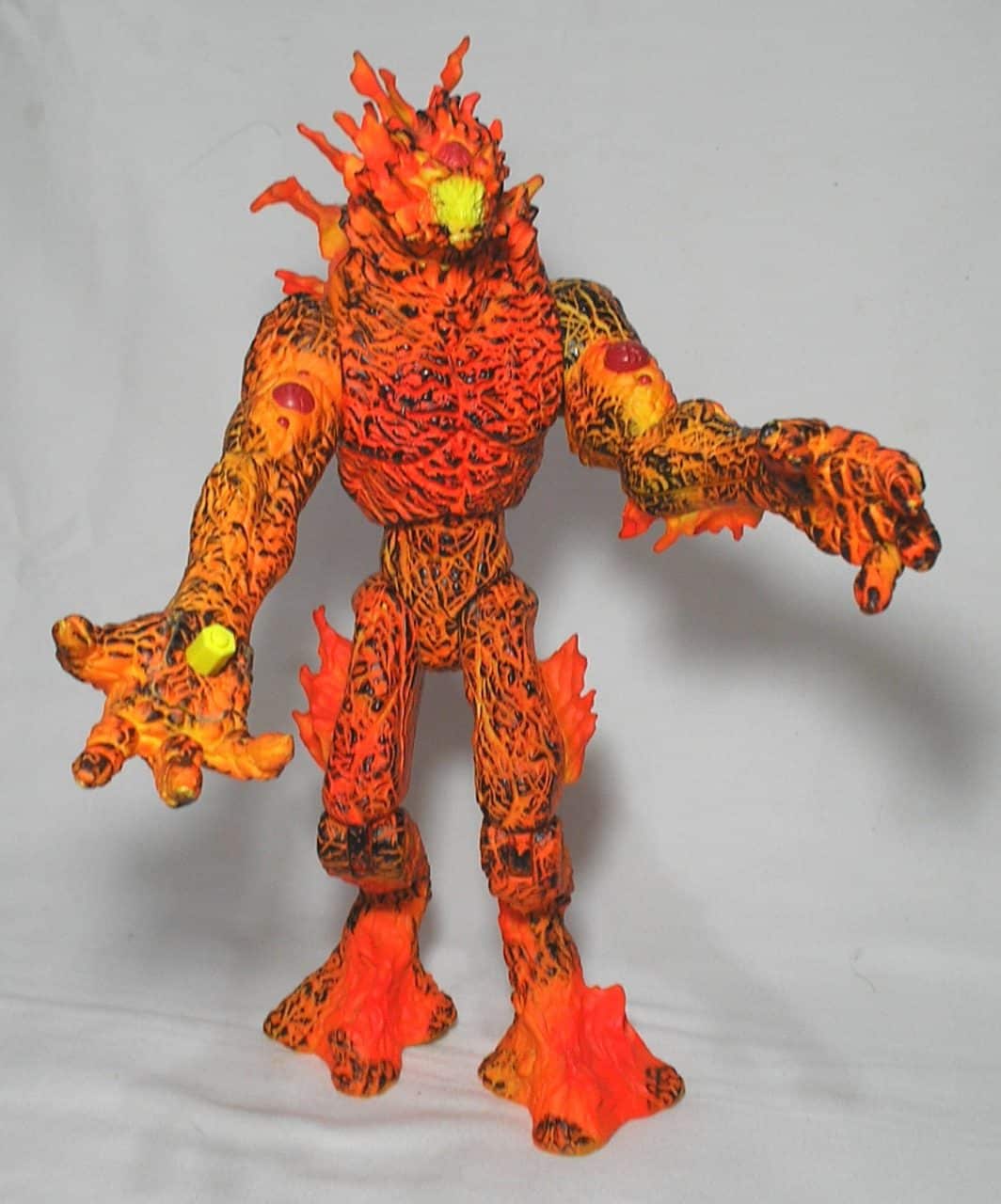 Boneco - O Monstro de fogo, todo articulado em movimentos, fica em pé, Tamanho 30 cm altura