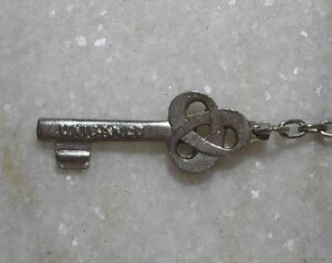 Chaveiro antigo do Unibanco - a chave / Metal