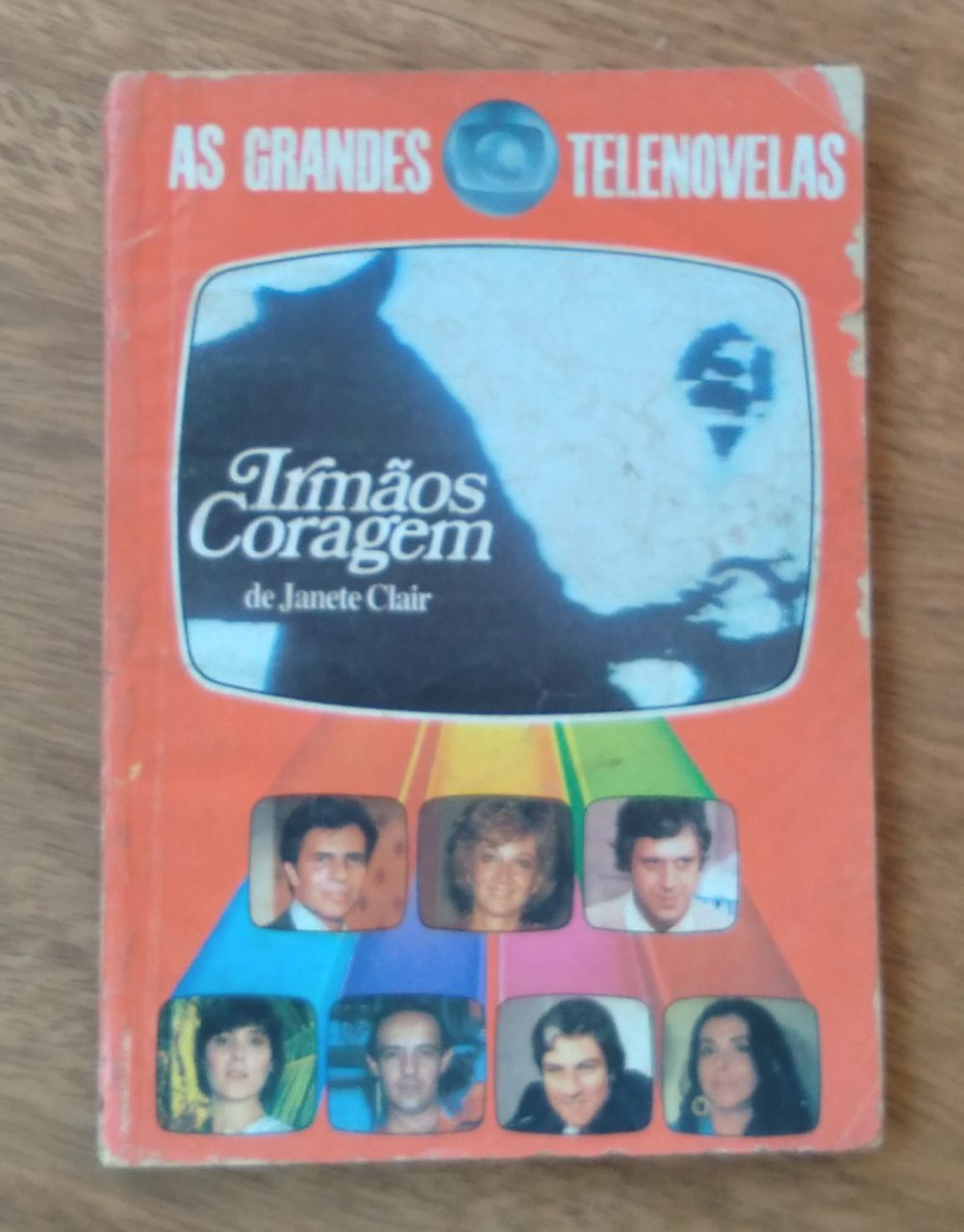 Livro Grandes Telenovelas Irmãos Coragem. Janete Clair. Rio Gráfica.