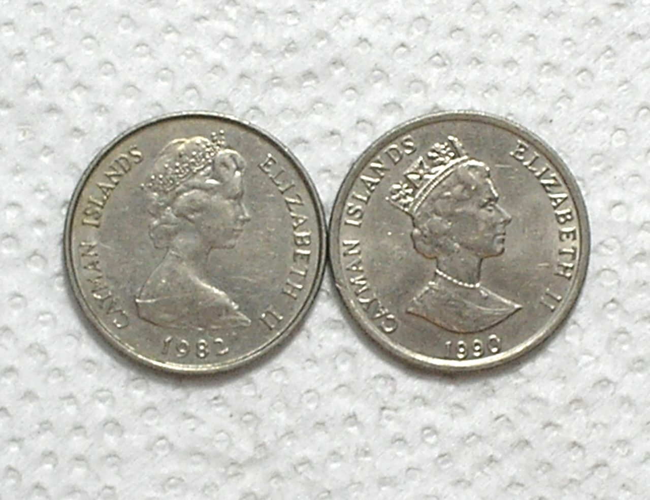 Cayman Island) 10 Cents - 1982 / 1990 / Co/Ni / box57