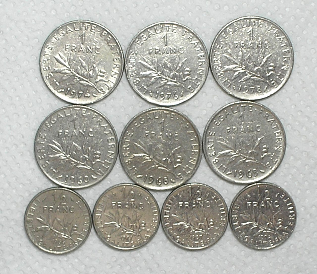 França) 1/2 e 1 Franc - 10 modas diferentes datas - veja relação / Ni / Mbc/S / m460