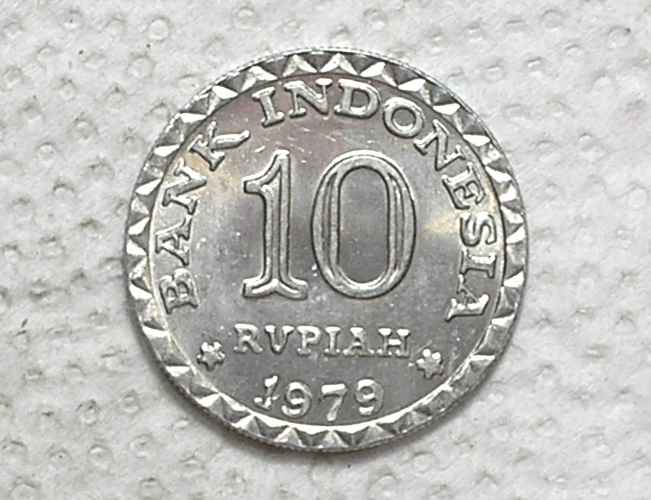 Indonesia) 10 Rupiah - 1979 / Fc / Al / box57.1