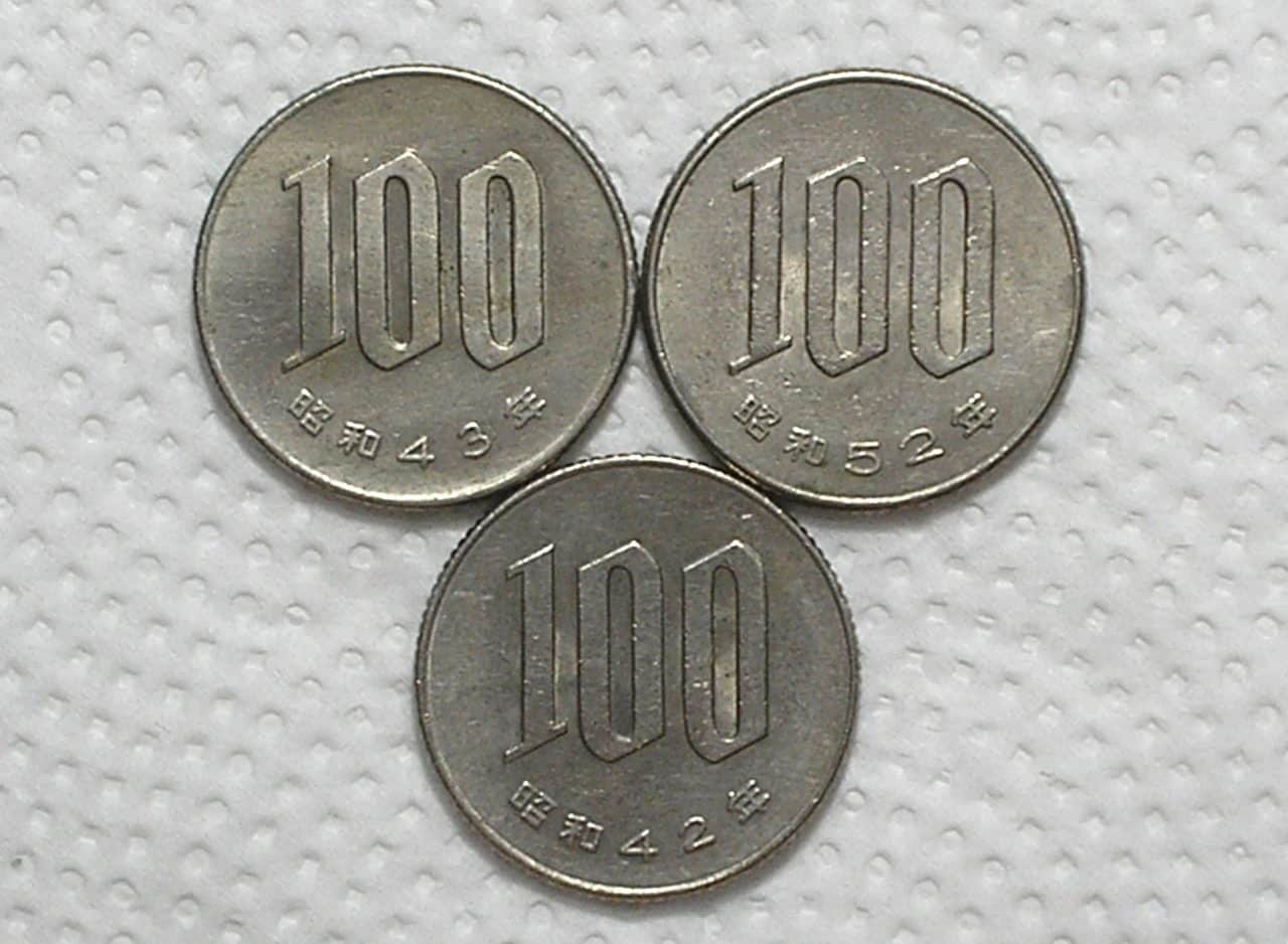 Japão) 100 Yen - 1967- Ano (42) / 1968 -(43) / 1977-(52) / Co/Ni / box58