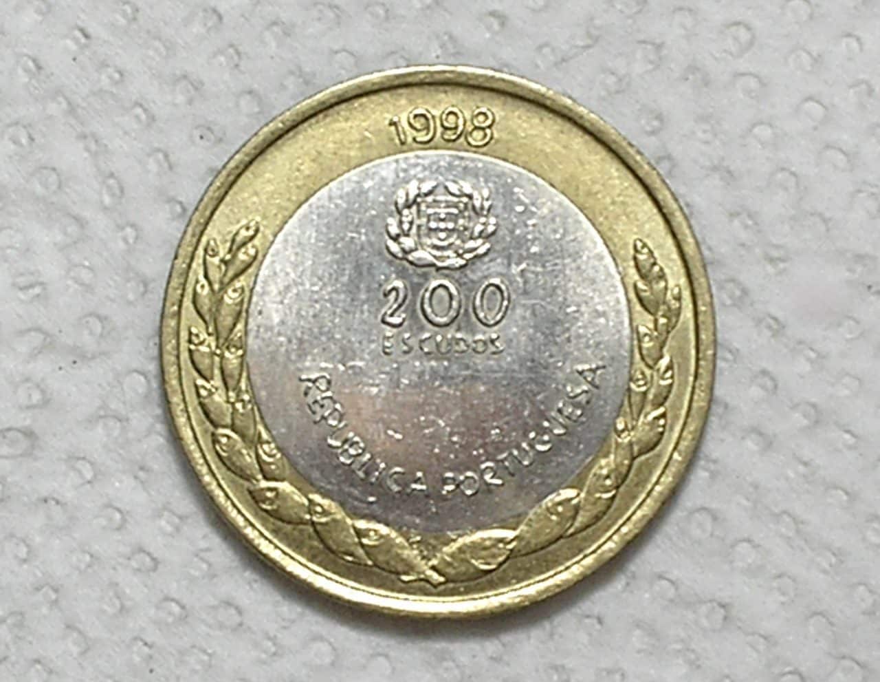 Portugal) 200 Escudos - 1998 / Comemorativa ao Expo 98 / Bimetal / cod.300