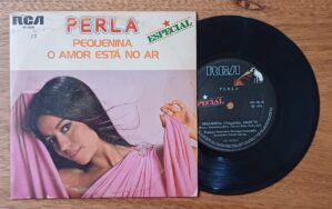 5a1. Vinil compacto Perla. Pequenina O Amor está no ar.