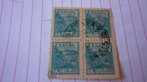 SELO QUADRA CR$0,40 COM CARIMBO ARAXA P. RESTANTE LOTE 1085 .