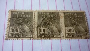 SELO TIRA 300 RÉIS COM CARIMBO PARANA LOTE 827 .