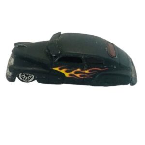 MINIATURA HOT WHEELS CHEVY FLEETLINE BLACK AND FIRE.