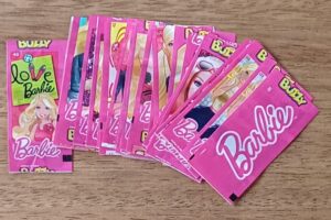 5a4. Figurinhas Buzzy Barbie Rosa. valor de cada uma.
