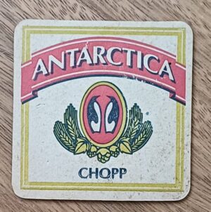 5b1. Bolacha de chopp Antarctica contorno amarelo.