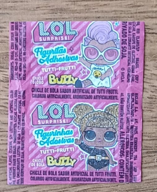 5b1. Papel de chiclete Buzzy Lol surprise sabor tutti frutti.