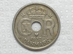 Dinamarca) 25 Ore - 1937 / Holed center / 4.5g - 22mm / Mbc / Co/Ni / box60