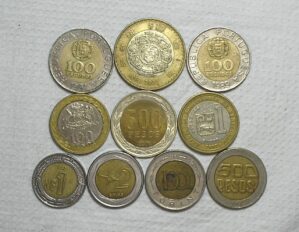 10 Moedas bimetalicas diferentes datas e valores / Veja descrição / m480