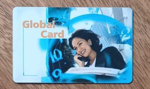 5c1. Cartão telefone Brasil Global card. Mulher ao telefone.