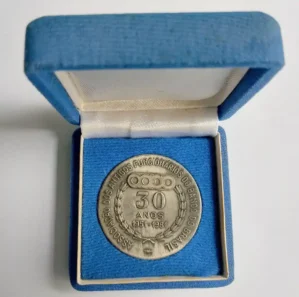. Medalha Banco Do Brasil Comememorativa aos 30 Anos 1951 / 1981 aos antigos funcionários