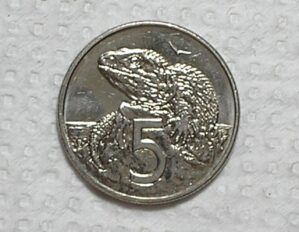 Nova Zelandia) 5 Cents - 1989 / 2.8g - 19.4mm / Fc / Co/Ni / box64