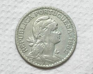 Portugal) 1 Escudo - 1952 / 26,5mm / Co/Ni / box63