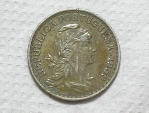 Portugal) 1 Escudo - 1959 / 26,5mm / Mbc/Sob / Co/Ni / box63.2