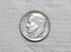 - Usa) 10 Cents - 1957-D / Roosevelt / Mbc / Prata / box65