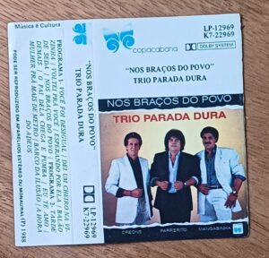 25ma. Capa da fita k7 Trio Parada Dura nos Braços do povo sem a fita.