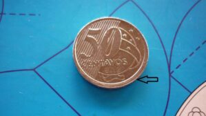 50 CENTAVOS REAL 2012 CUNHO DESLOCADO .