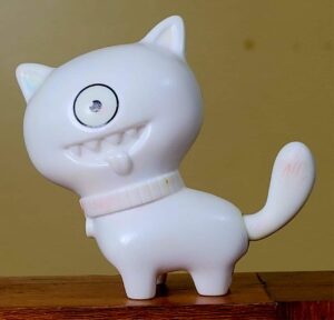 Brinquedo McDonald's 2019 UglyDolls – Ugly Dog Branco – Raro e Colecionável