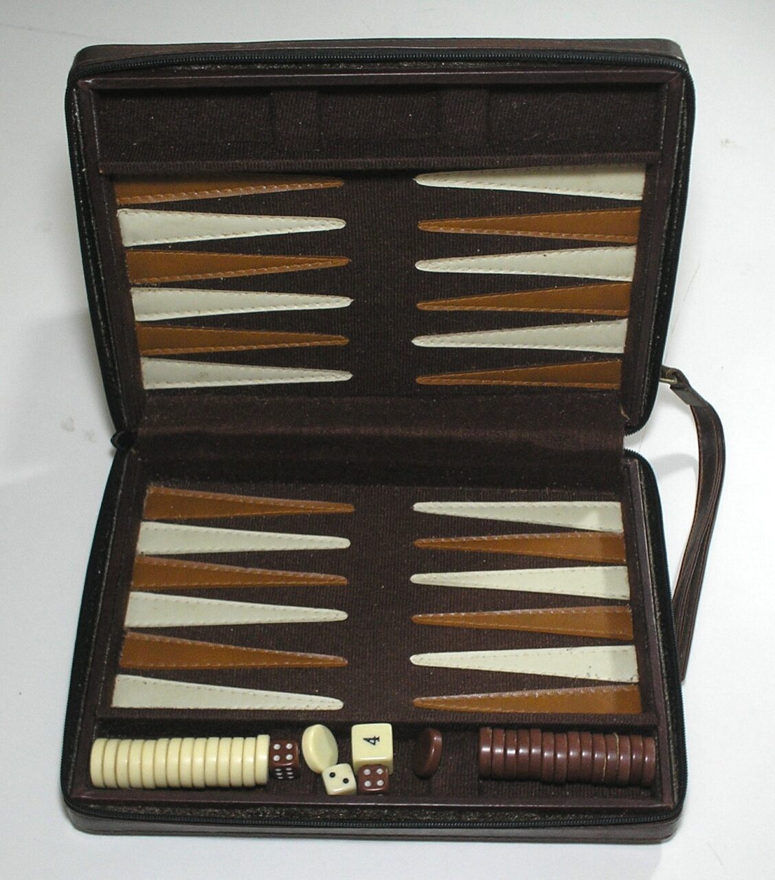 | Casa do Colecionador Jogo de Gamão ou Backgammon de luxo com tabuleiro em formato de pasta em couro para viagem / Excelente estado Semi novo