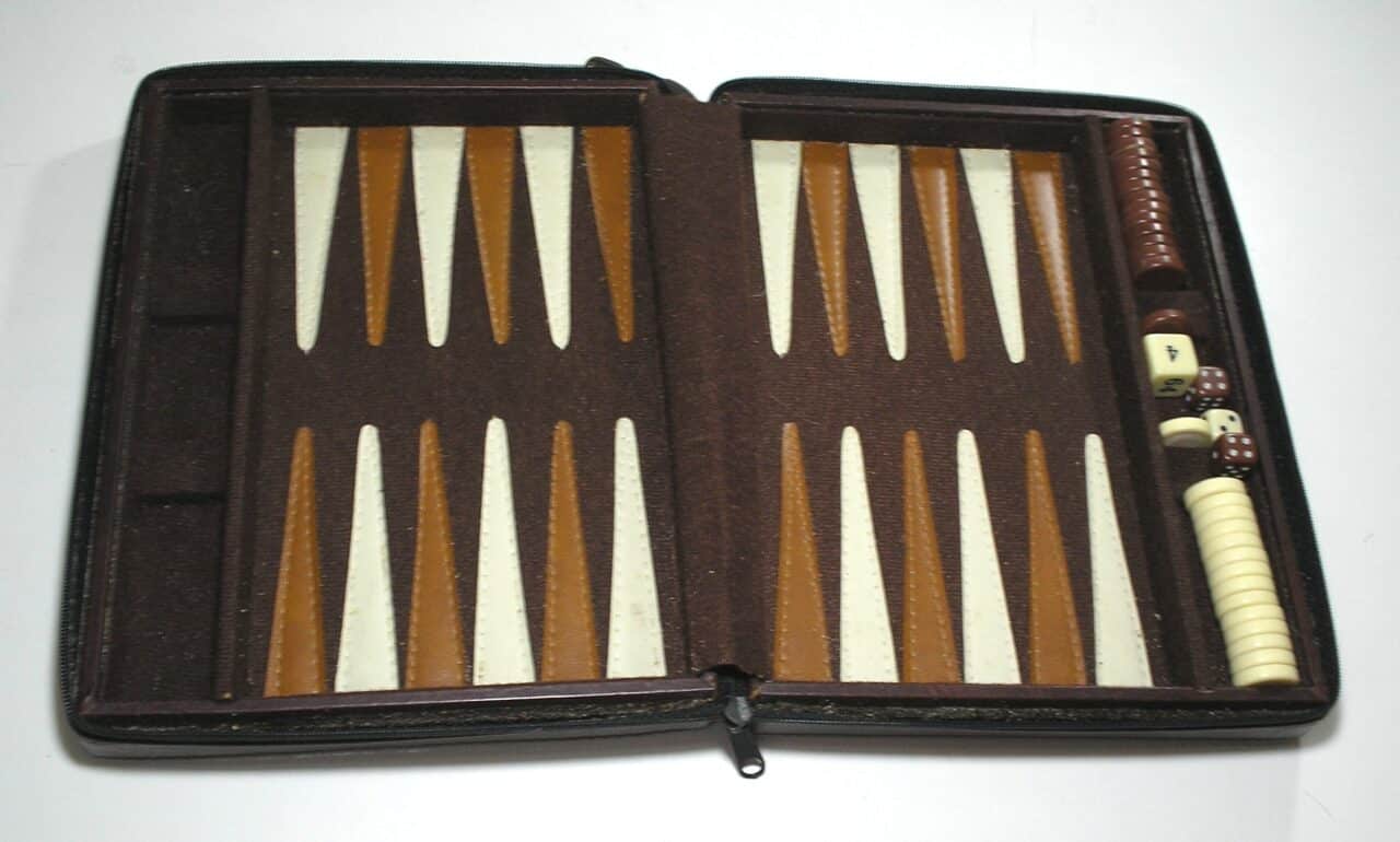 | Casa do Colecionador Jogo de Gamão ou Backgammon de luxo com tabuleiro em formato de pasta em couro para viagem / Excelente estado Semi novo