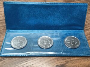 MOEDA DE AÇO INOXIDÁVEL, BRASIL, REPÚBLICA, SÉRIE DE TRÊS PEÇAS DE 100 CRUZADOS, CENTENÁRIO DA ABOLIÇÃO DA ESCRAVATURA DO BRASIL, 9,35gr CADA