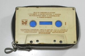 Porta Niquel ou moedas Artesanal com modelo de Antigo fita cassete Zezé de Camargo e Luciano