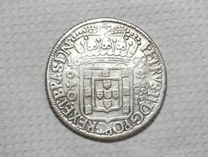 640 Réis - 1699 / Casa da Moeda do Rio / Sem letra monetária / Bras.Dn. / Mbc / box100m