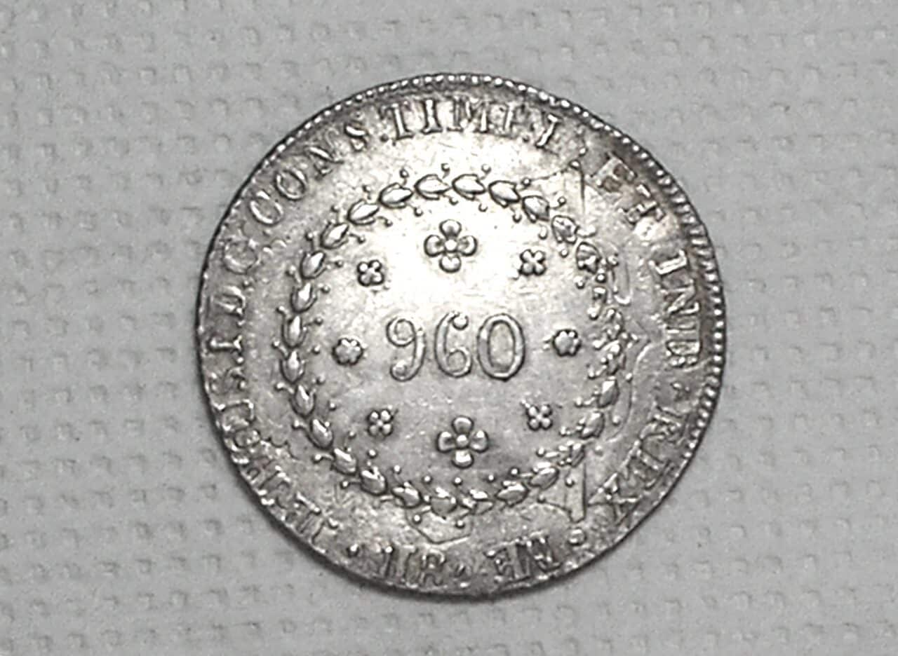 960 Réis - 1824-R / Cons. Timp. / Escassa / Variante 3c / 28 Tulipas / Recunho sobre Ferdin VII - 1815 / Império / Prata / Soberba / box100m