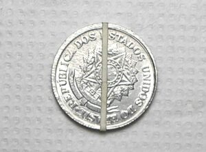 2 Cruzeiros 1958 / Reverso Muito Inclinado / Raro aparecer e bonita assim / Flor de Cunho / Alb.Rev.