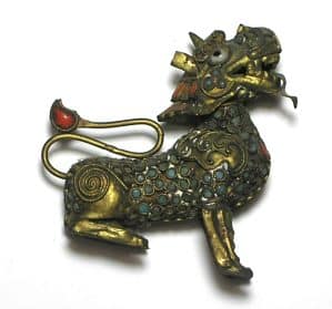 - Artesanato de Dragão Chinês em "Latão bronzeada " trabalhada em alto relevo com pituras e detalhes com diversas cores - Lindíssima peça