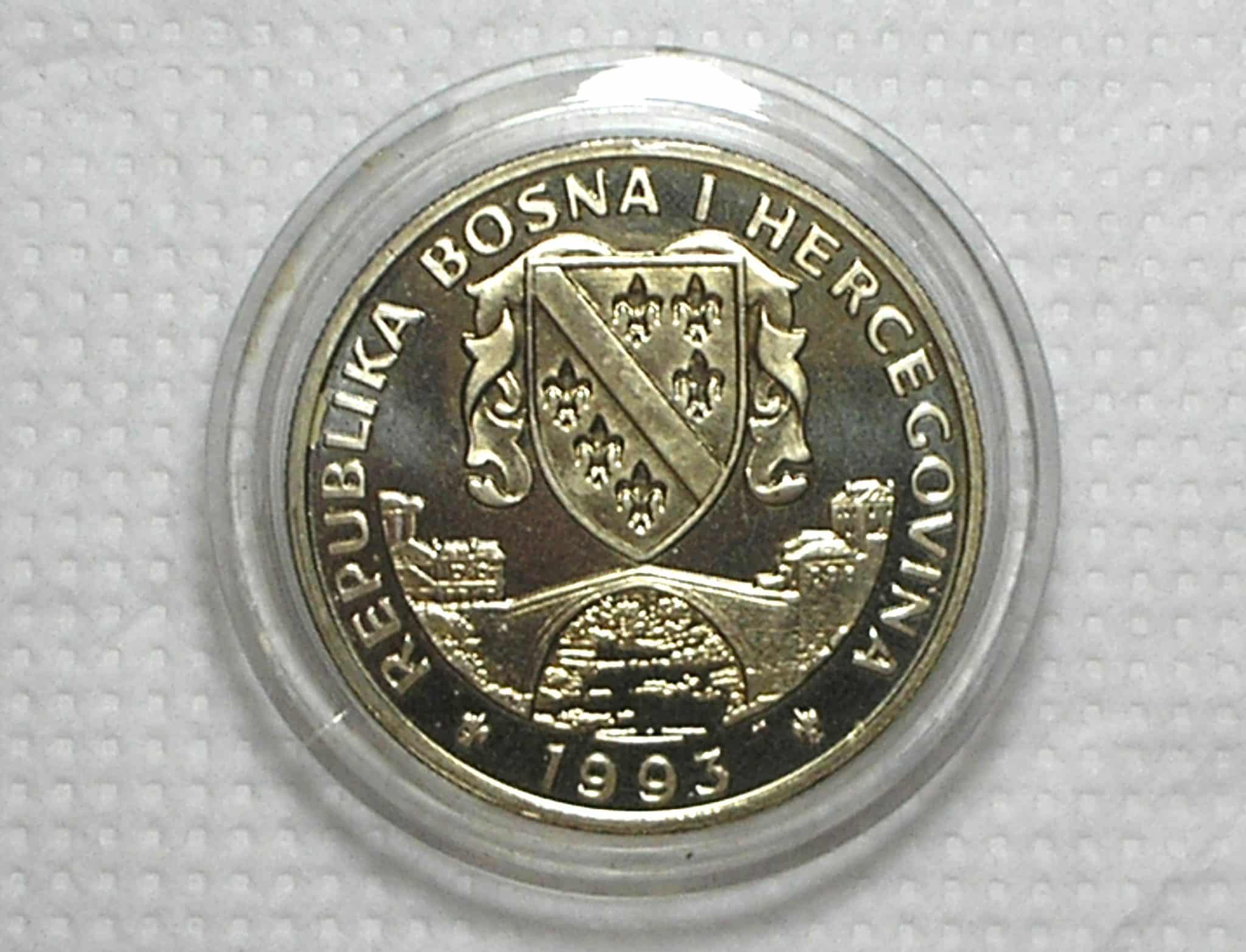 | Casa do Colecionador Bosnia-Herzegonivia) 500 Dinara - 1993 / Brontosauros / Co/Ni / No estojo 37mm / Uncirculated / m570