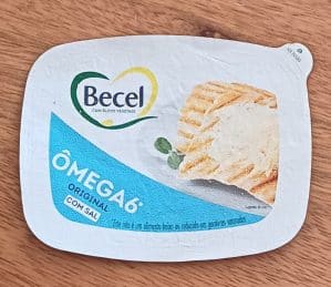 Embalagem lacre tampa margarina Becel.
